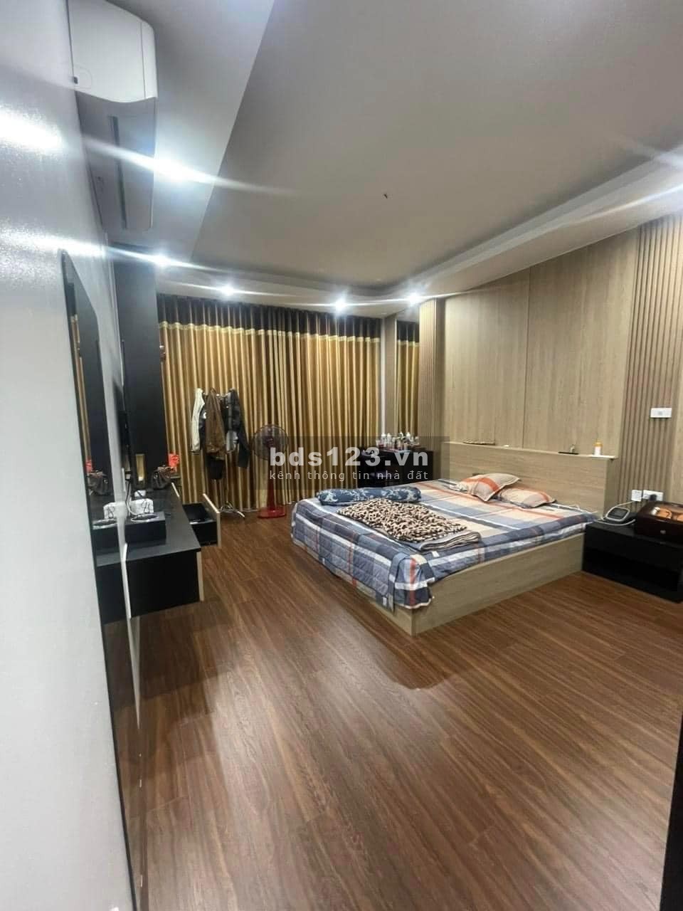 17.2 tỷ, mặt phố Giáp Bát – 72M2 – Nội thất xịn xò - Ngõ thông tứ phía - Gara Oto