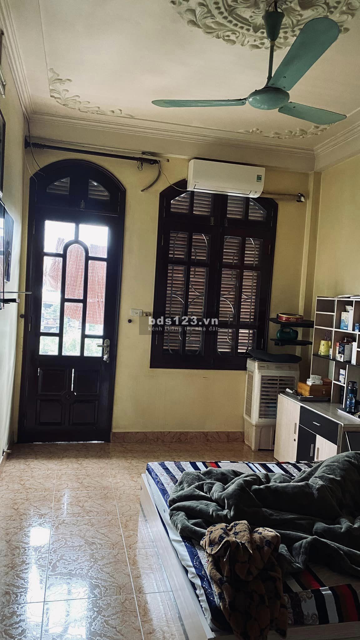 Bán nhà mặt ngõ Giải Phòng, ô tô tránh, vỉa hè, ô chờ thang máy, giá 13 tỷ