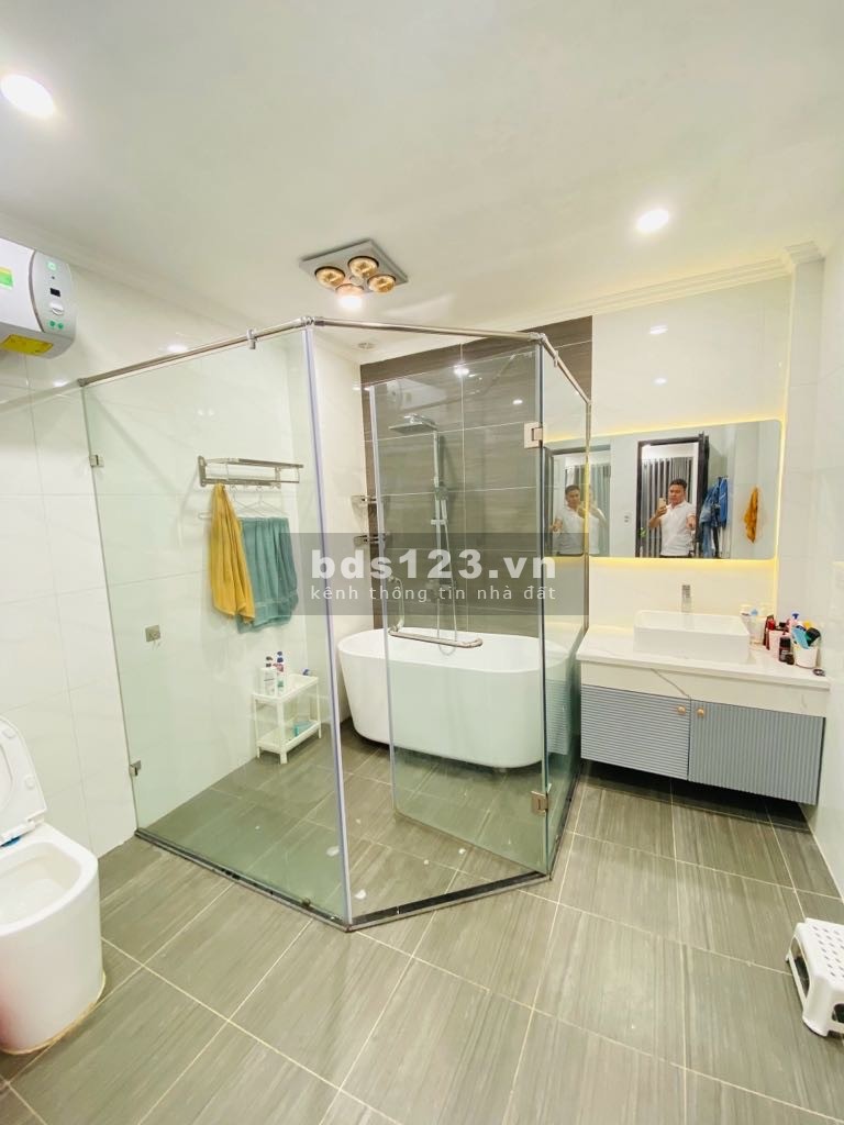 Cần bán nhà đẹp ở luôn - 7 tầng thang máy - Nội thất xịn xò - Ngõ ô tô cạnh nhà