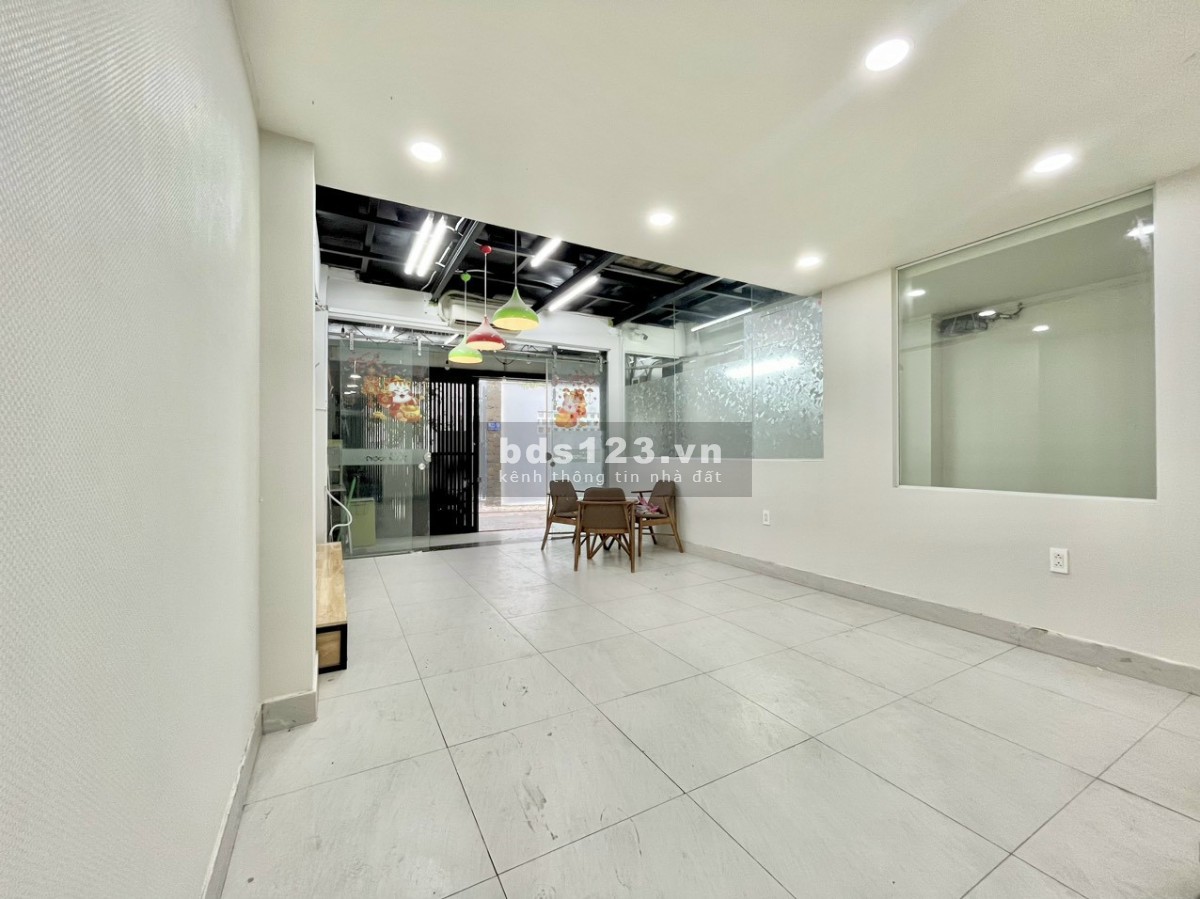 Mặt bằng đẹp chỉ 7tr 40m2 khu sân bay, nhanh tay LH hẻm xe hơi