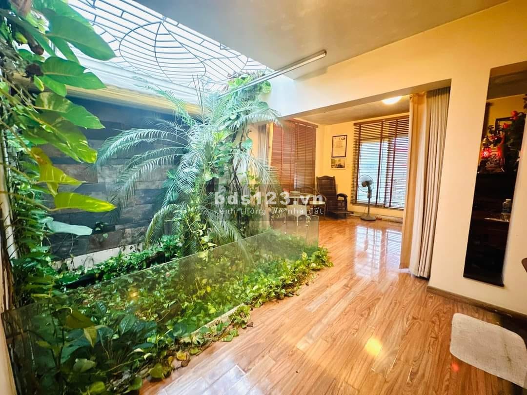 27.9 tỷ - 151m2, đường Giải Phóng, ô tô đỗ cửa, biệt thự sân vườn siêu đẹp