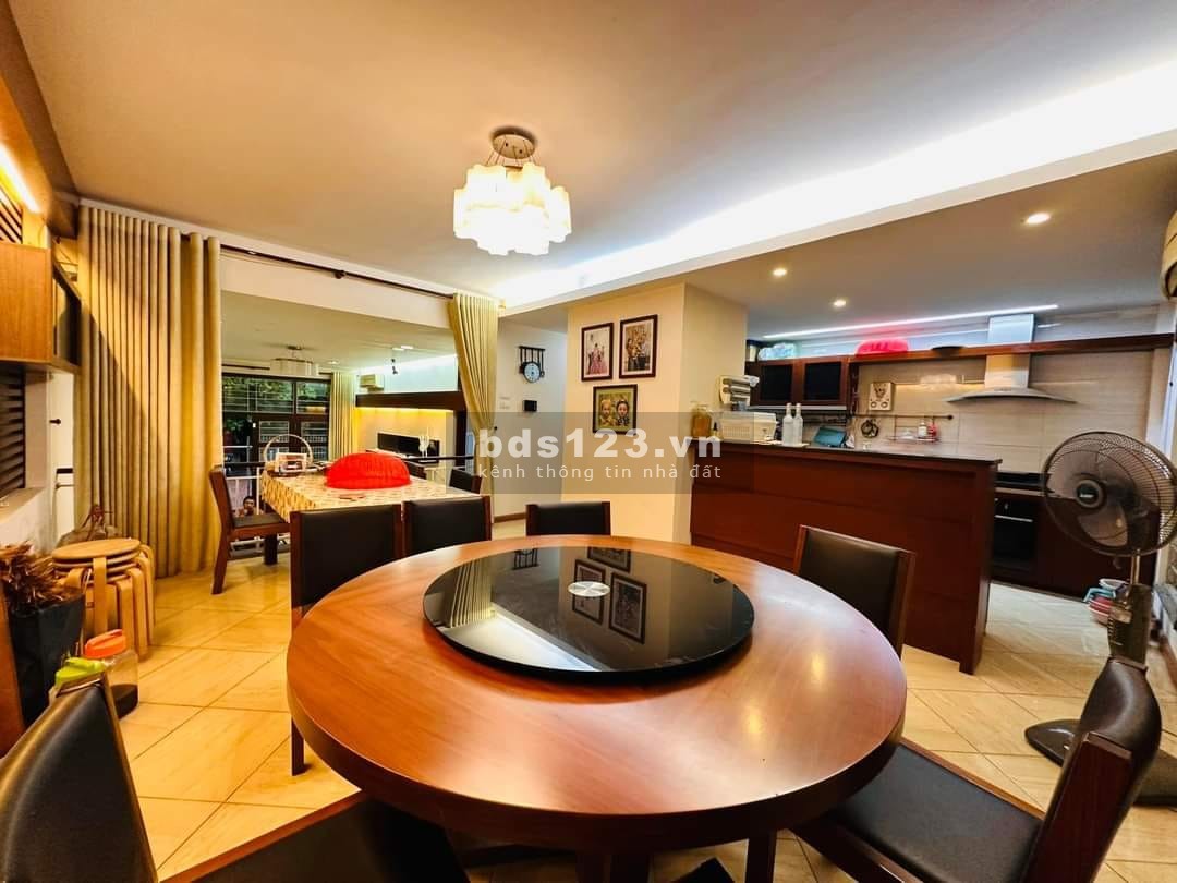 27.9 tỷ - 151m2, đường Giải Phóng, ô tô đỗ cửa, biệt thự sân vườn siêu đẹp