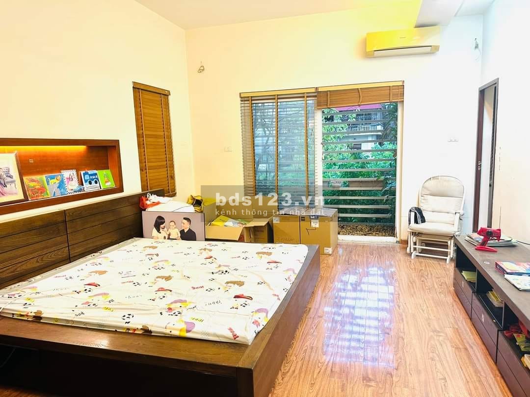 27.9 tỷ - 151m2, đường Giải Phóng, ô tô đỗ cửa, biệt thự sân vườn siêu đẹp