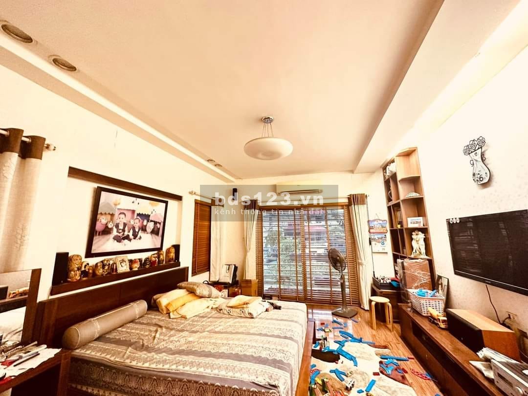 27.9 tỷ - 151m2, đường Giải Phóng, ô tô đỗ cửa, biệt thự sân vườn siêu đẹp