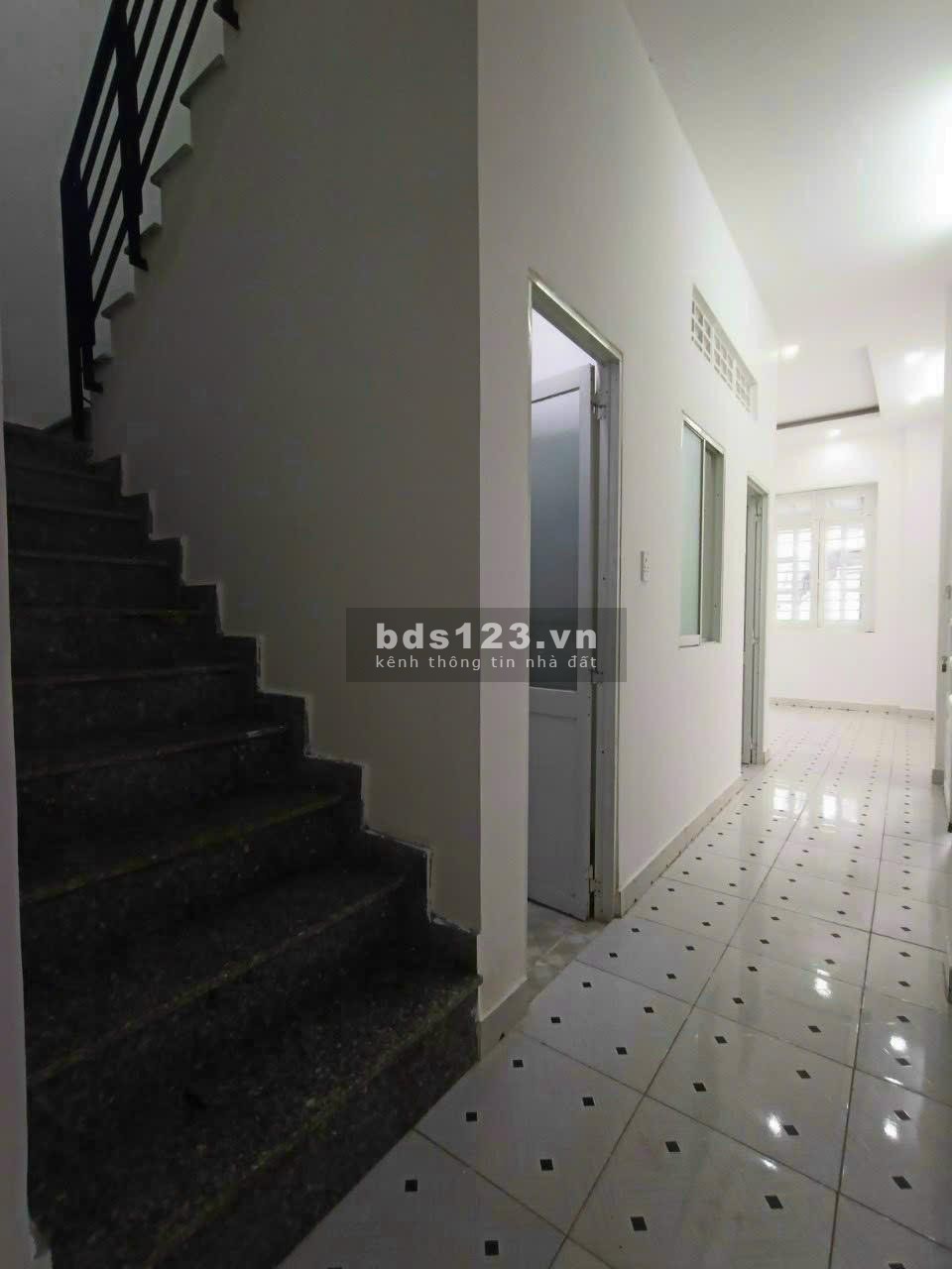 Nhà hẻm xe hơi, đối diện trường ĐH Sự Phạm Kỹ Thuật TD, 6,4 tỷ, 82m2