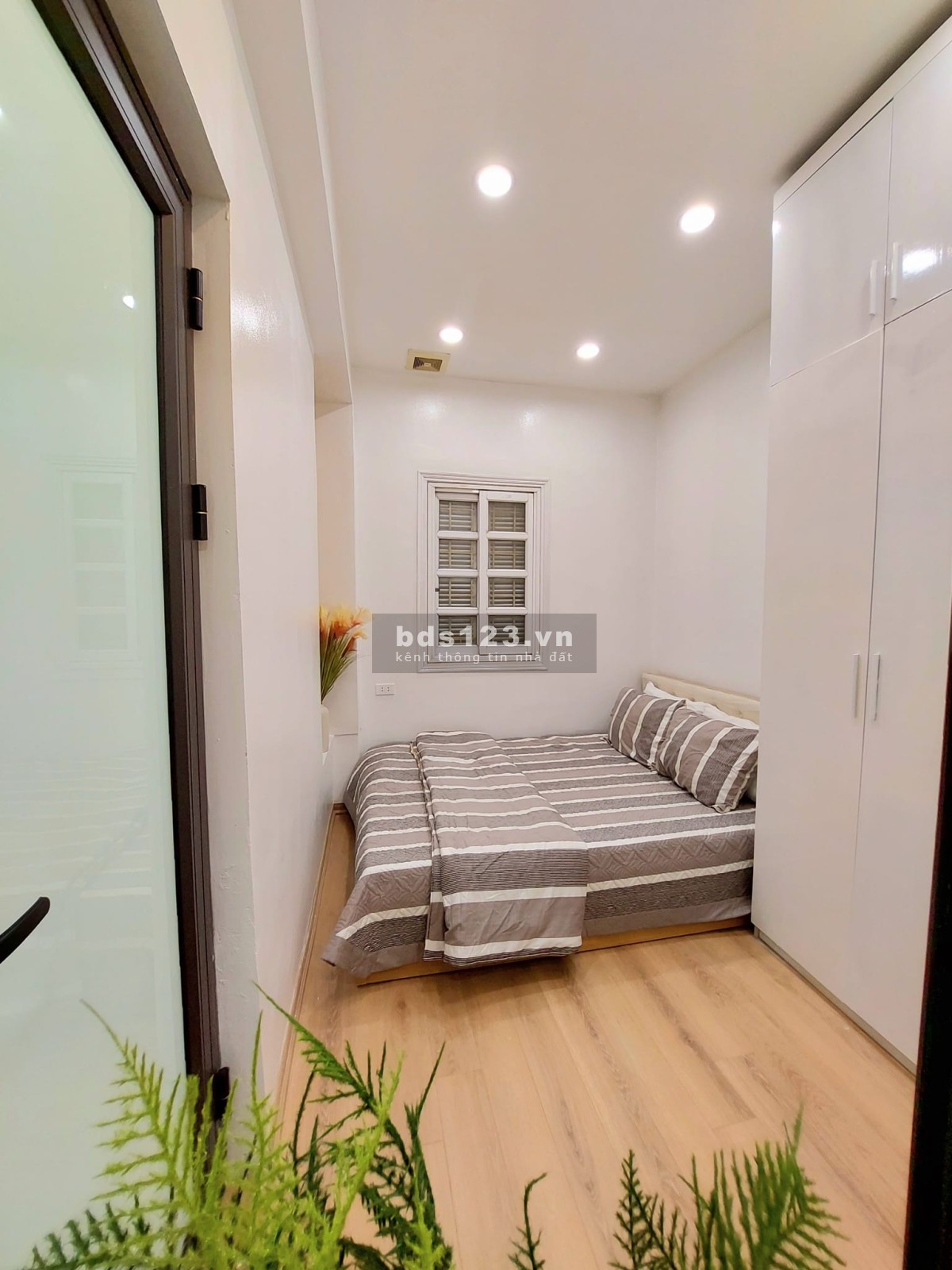 Bán chung cư Thọ Lão, Q.Hai Bà Trưng 50m, tầng 2, giá 2.45 tỷ - LH: 0975258510
