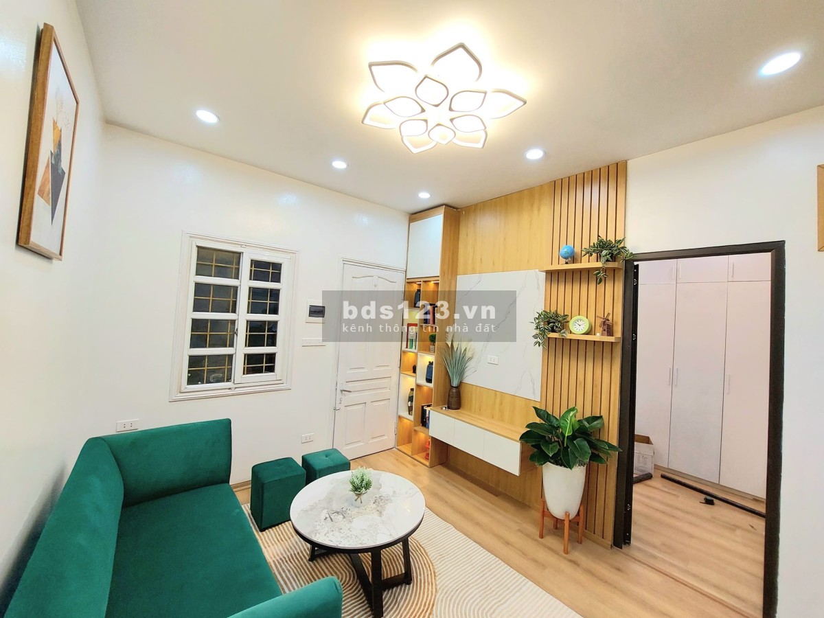 Bán chung cư Thọ Lão, Q.Hai Bà Trưng 50m, tầng 2, giá 2.45 tỷ - LH: 0975258510