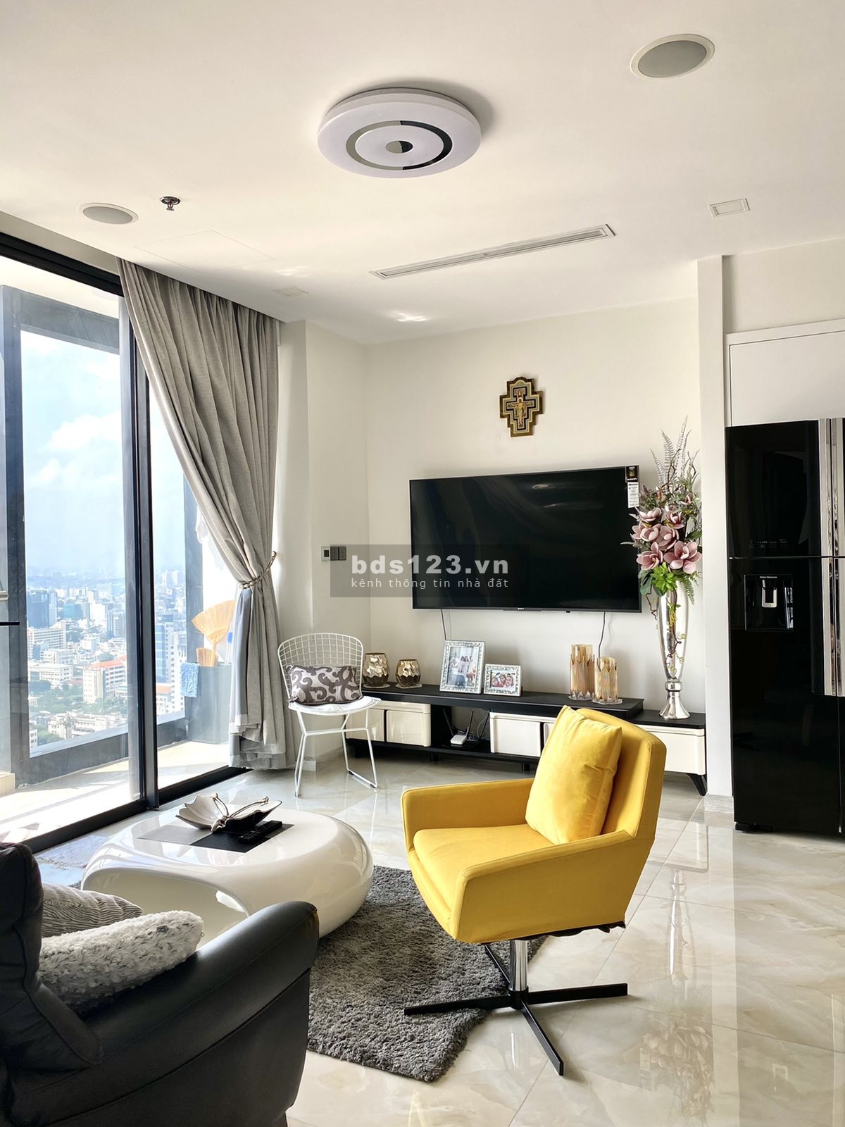 Căn hộ Vinhomes Golden River Bason 2 phòng ngủ đầy đủ nội thất - 26 tr/tháng, 78m2 view Bitexco