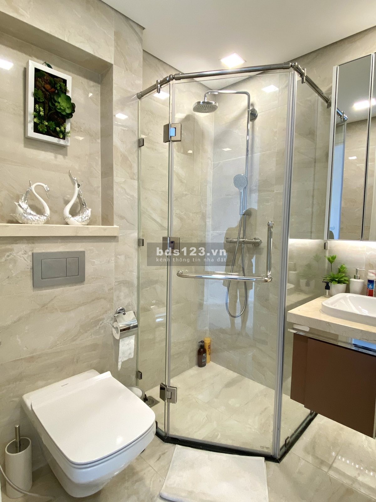 Căn hộ Vinhomes Golden River Bason 2 phòng ngủ đầy đủ nội thất - 26 tr/tháng, 78m2 view Bitexco