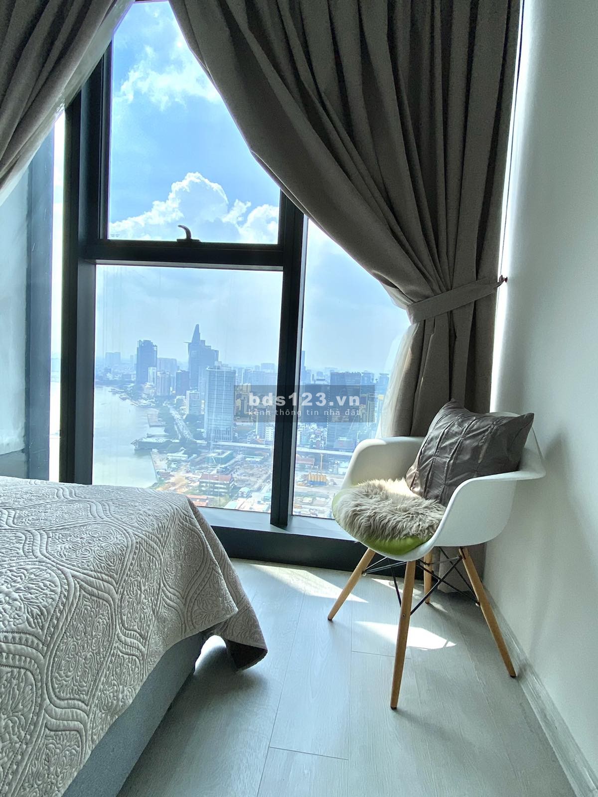 Căn hộ Vinhomes Golden River Bason 2 phòng ngủ đầy đủ nội thất - 26 tr/tháng, 78m2 view Bitexco