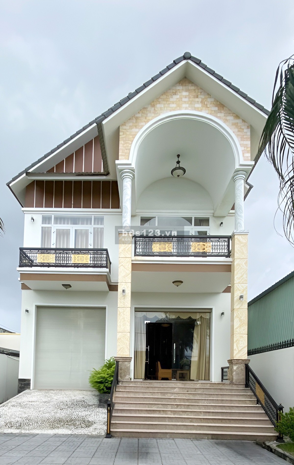 Siêu phẩm nhà mái thái 4 phòng ngủ, giá siêu hợp lý, tặng toàn bộ nội thất cao cấp xịn xò