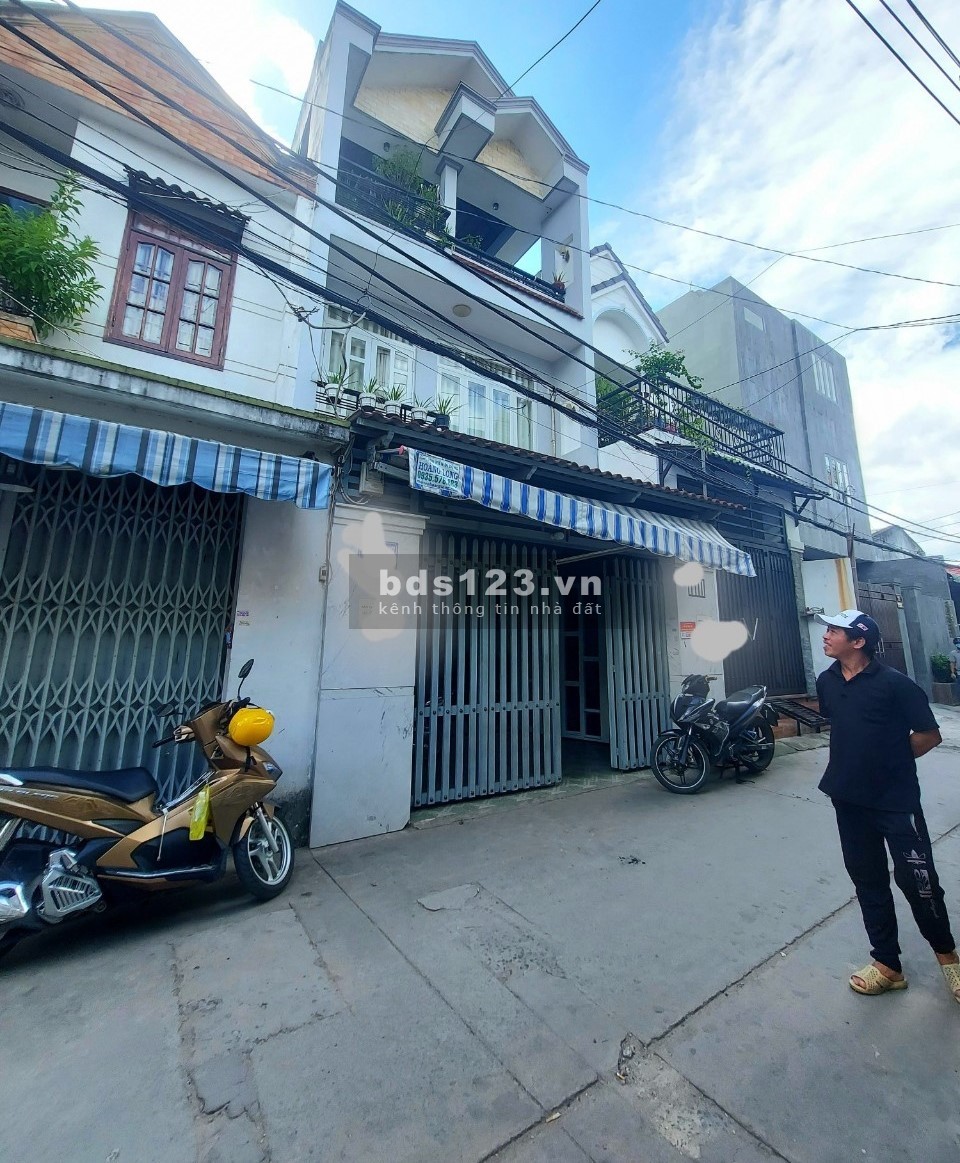 Bán nhà 5.7 tỷ, 3 tầng (5x15m) hẻm hơn 5m, cạnh C/C Celadon