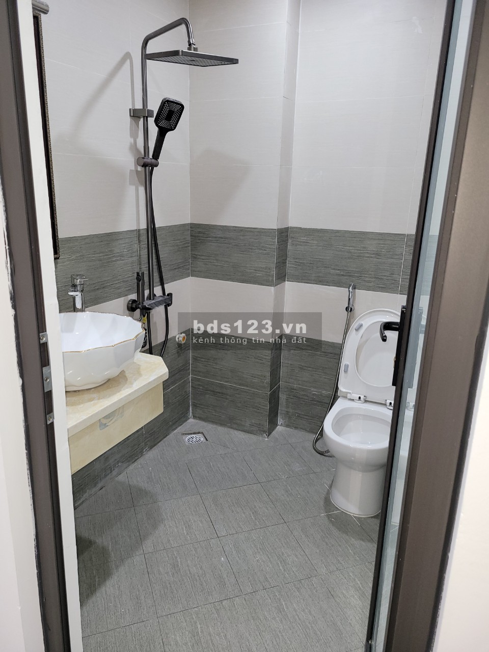 Chính chủ cần cho thuê nhà nguyên căn 5 tầng mới kính koong