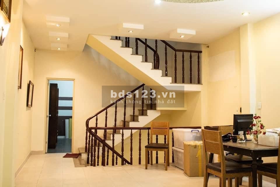 Bán nhà nở hậu DT 94m2, gồm 3 tầng, đường XVNT, kinh doanh có lộc, giá nhỉnh 12 tỷ