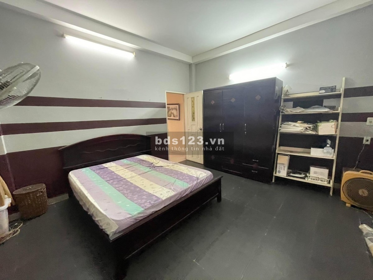 Bán nhà nở hậu DT 94m2, gồm 3 tầng, đường XVNT, kinh doanh có lộc, giá nhỉnh 12 tỷ