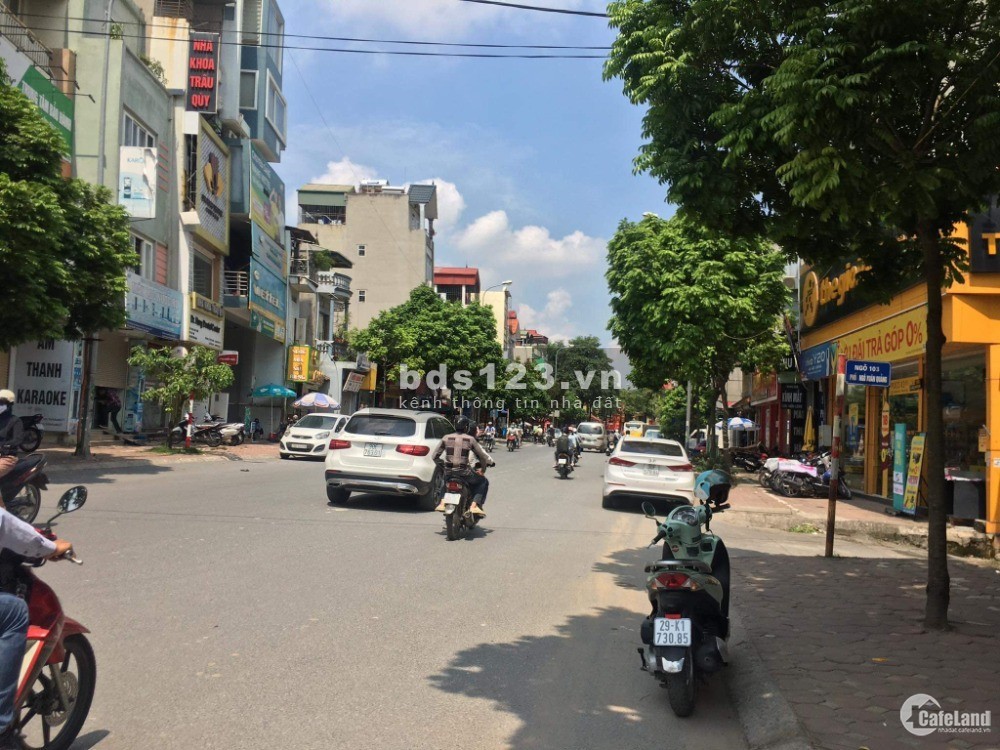 Bán gấp lô đất tặng NHÀ tại phố Chính Trung, TT Trâu Quỳ