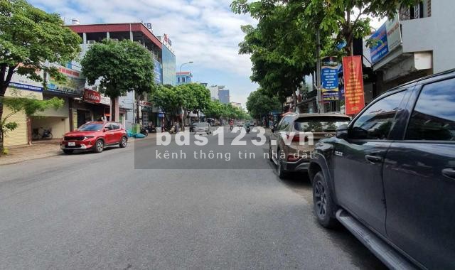 Bán gấp lô đất tặng NHÀ tại phố Chính Trung, TT Trâu Quỳ