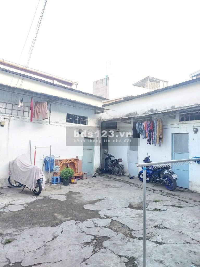 Bán nhà hẻm xe hơi, gần chợ Thủ Đức, giá siêu rẻ