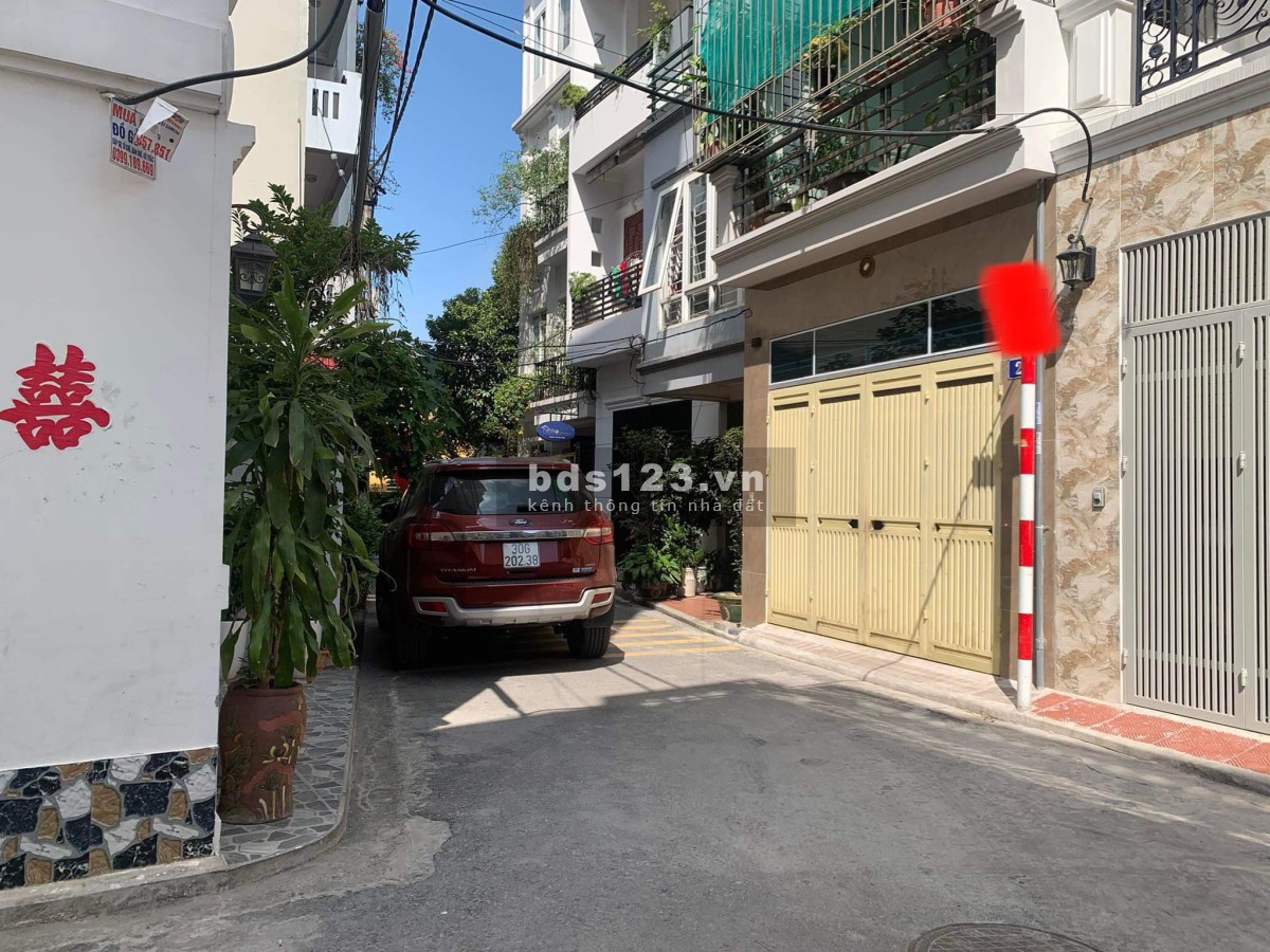 Đất phân lô Thạch Bàn, Long Biên. 4 tỷ, 45m x MT 4.1M, ô tô 7 chỗ vào đất