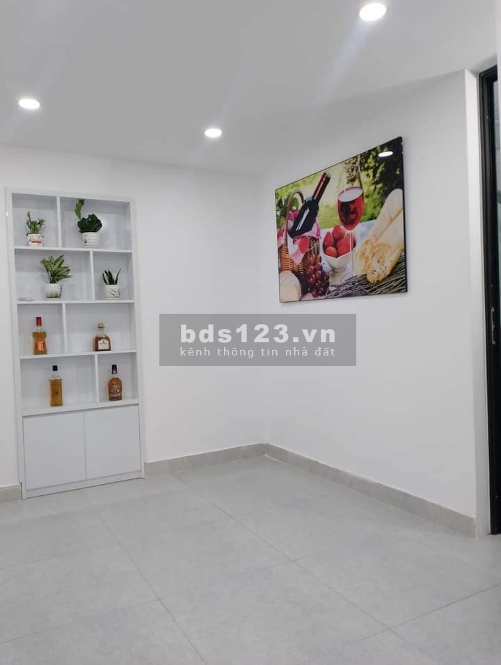 Bán căn hộ Khương Thượng, Đống Đa 35m, tầng 1, giá 1.86 tỷ.