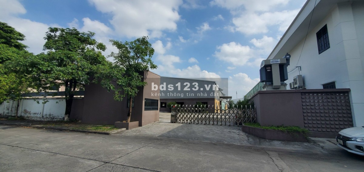 Cần cho thuê nhà xưởng tại Thị trấn Phùng, diện tích 7500m2, Gía : 100k/1m2 ( có thương lượng )