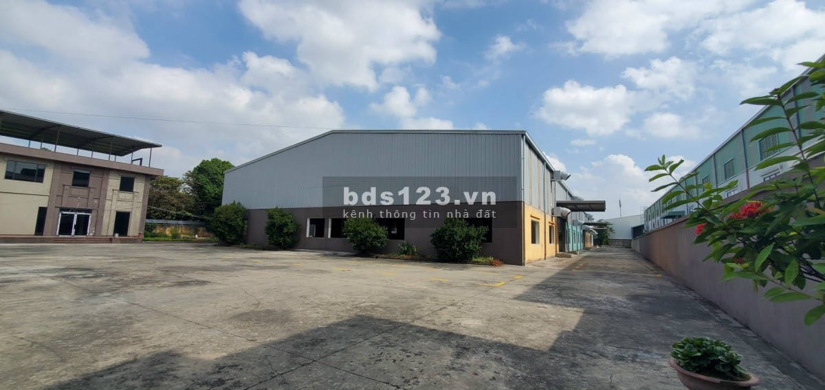 Cần cho thuê nhà xưởng tại Thị trấn Phùng, diện tích 7500m2, Gía : 100k/1m2 ( có thương lượng )