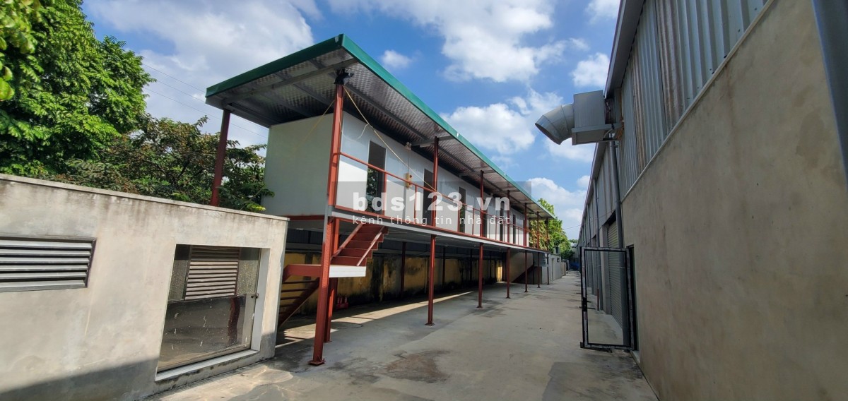 Cần cho thuê nhà xưởng tại Thị trấn Phùng, diện tích 7500m2, Gía : 100k/1m2 ( có thương lượng )