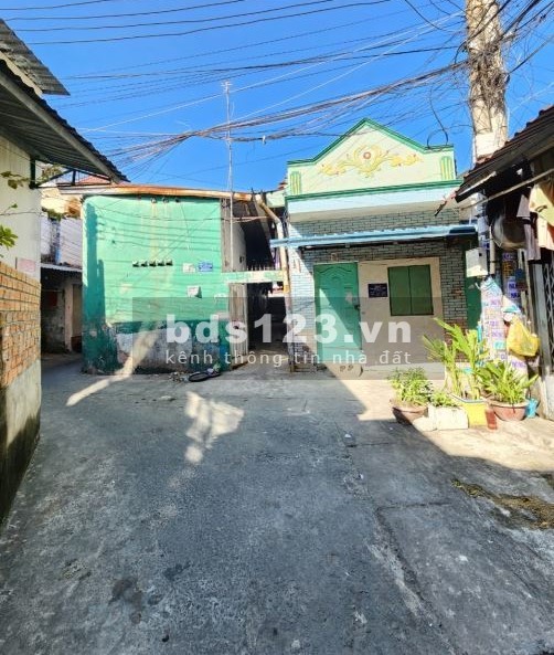 Bán dãy nhà trọ diện tích 244m2 giá 5.2 tỷ đồng gần chợ Xóm Nghèo, Dĩ An