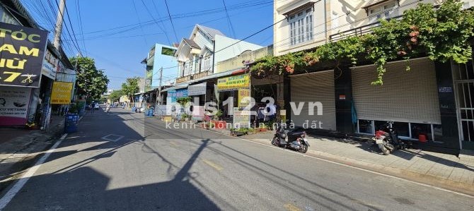 Bán dãy trọ 7.6 tỷ đồng cực rẻ nằm ngay mặt tiền Việt Sing, Thuận An, diện tích 300m2