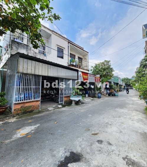 Cần bán nhà và dãy trọ 6 phòng tại Thuận An giá 4,2 tỷ, diện tích 122m2