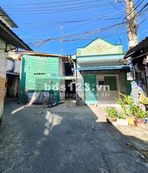 Bán dãy nhà trọ diện tích 244m2 giá 5.2 tỷ đồng gần chợ Xóm Nghèo, Dĩ An