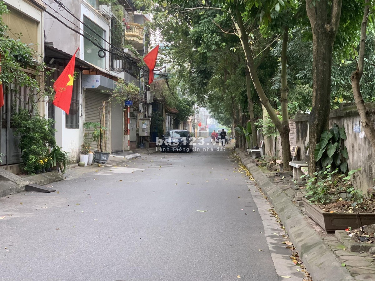 Đất Thạch Bàn, Long Biên. Giá 75 triệu/m2. 57M – MT 3.8M. Ô tô, ngõ rộng, 10m ô tô tránh