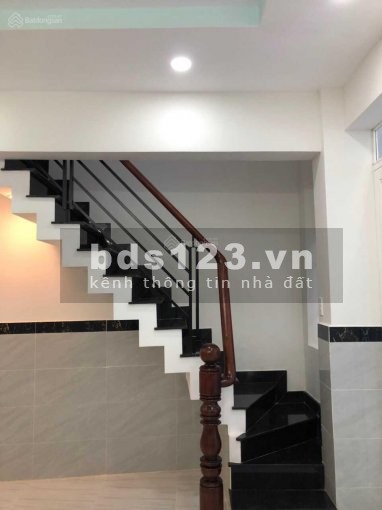 Cho thuê nhà phố Bình thạnh giá 12tr/tháng gần ĐH Ngoại thương và bến xe miền Đông cũ.
