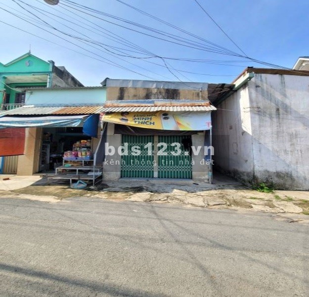 Bán dãy trọ Dĩ An cách đường Nguyễn Tri Phương 100m, DT 151m2 giá 4,8 tỷ TL