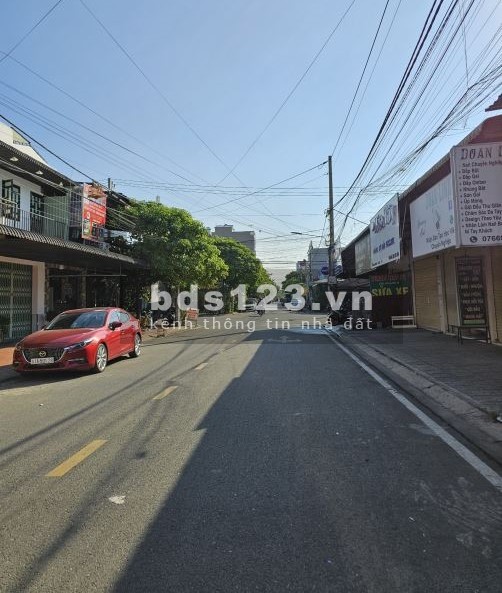 Bán dãy trọ 7.6 tỷ đồng cực rẻ nằm ngay mặt tiền Việt Sing, Thuận An, diện tích 300m2