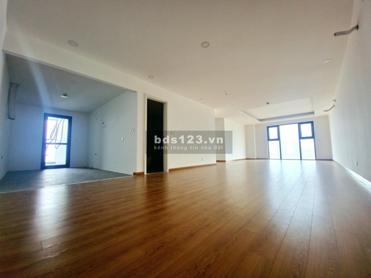 Cần bán gấp căn hộ đẹp, thoáng diện tích 156m2, thiết kế 3 phòng ngủ