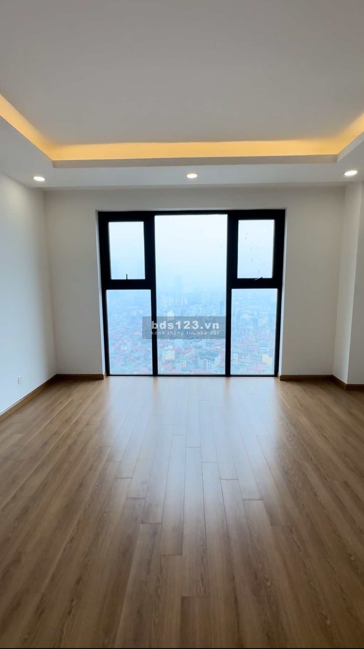 Cần bán gấp căn hộ đẹp, thoáng diện tích 156m2, thiết kế 3 phòng ngủ