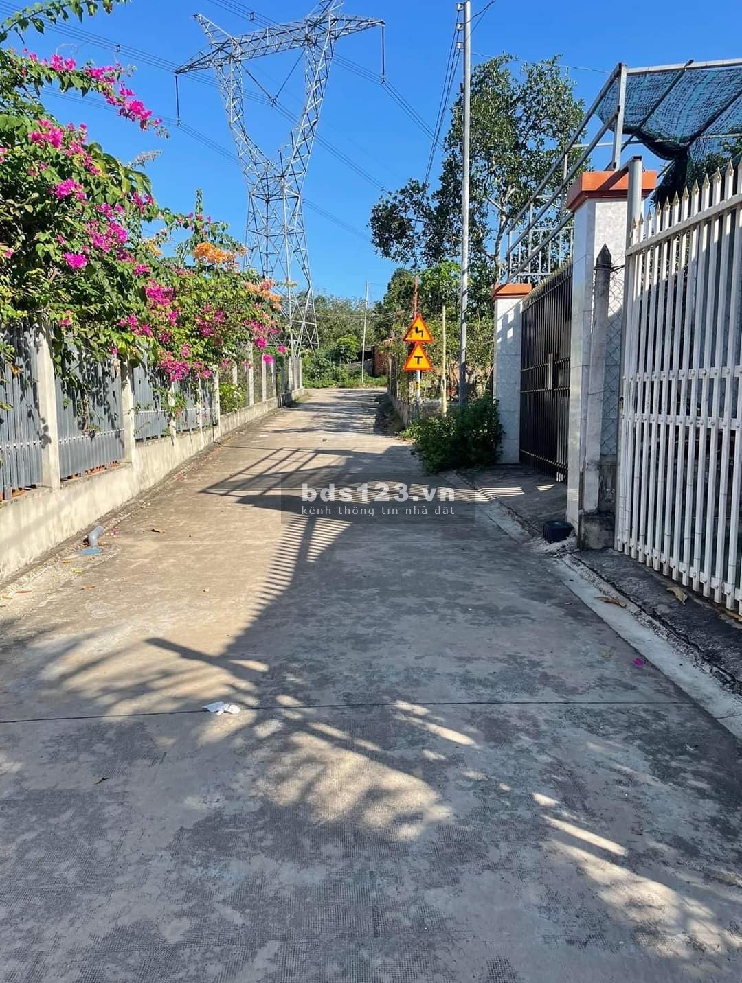 Chủ ngộp cần bán đất nhánh Tân An Thủ Dầu Một giá rẻ dt 147m2 thổ cư 60, liên hệ 0384329615