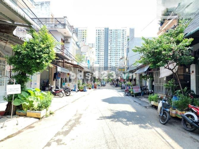 Bán dãy trọ Dĩ An 5x24m đường 12m thông tại KDC Sóng Thần 2 giá chỉ 4.x tỷ