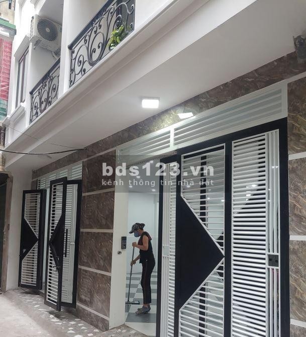 Bán CCMN Trung Kính Hà Nội, DT 80m2, sổ đỏ chính chủ với 7 tầng 16 phòng, giá chỉ 185 triệu/m2