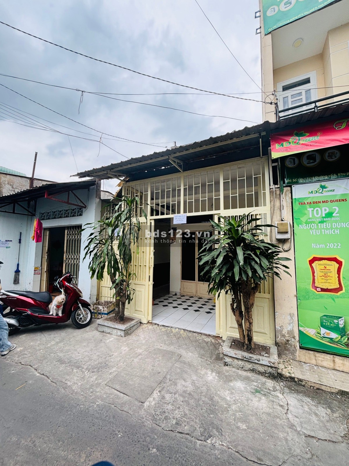 Cho thuê nhà nguyên căn 1 trệt, 1 lầu, 3 phòng ngủ, sẵn nội thất cơ bản. Thoáng mát, sạch đẹp
