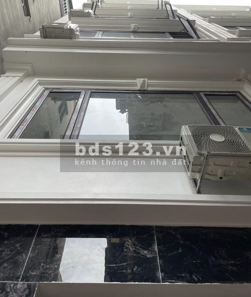 Bán tòa nhà CCMN 7 tầng, 11 phòng tại phố Hào Nam giá chỉ 9.8 tỷ đồng
