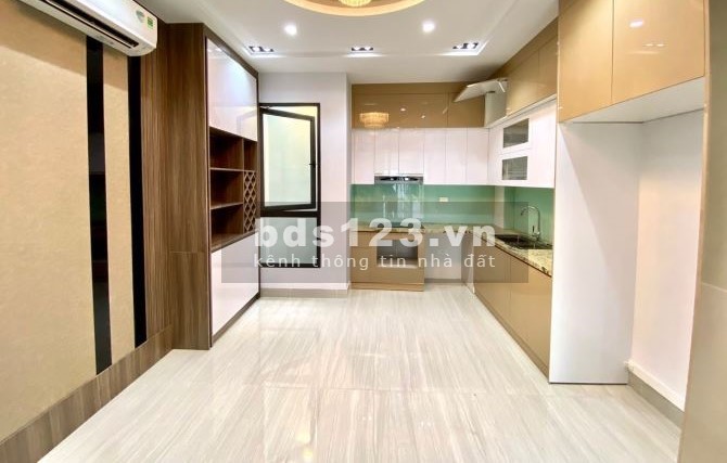 Bán tòa căn hộ dịch vụ Nguyễn Văn Cừ giá 11 tỷ đồng, diện tích 72m2