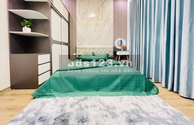 Bán tòa căn hộ dịch vụ Nguyễn Văn Cừ giá 11 tỷ đồng, diện tích 72m2