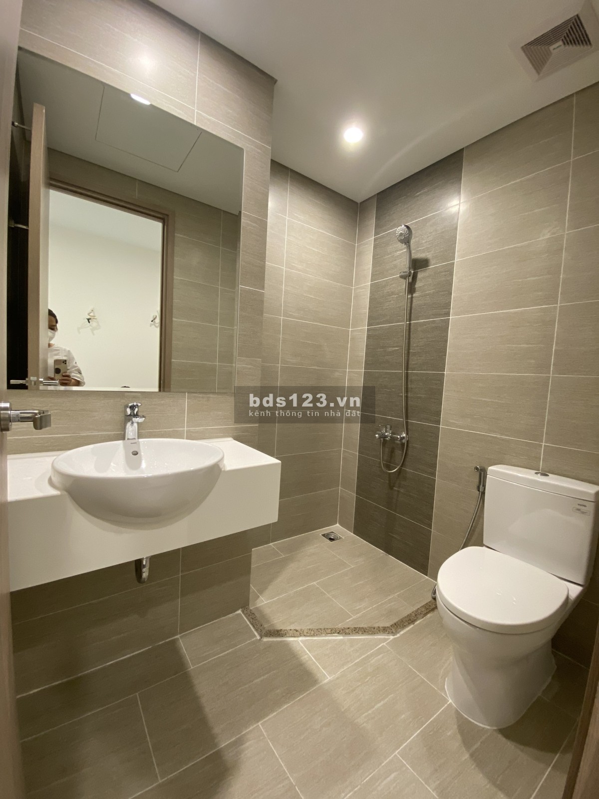 Hot Cho thuê căn studio có rèm 4,5 triệu tại Vinhomes Quận 9