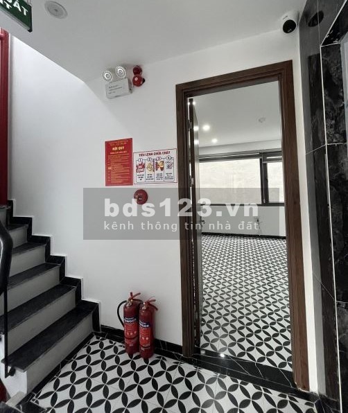 Bán tòa nhà CCMN 7 tầng, 11 phòng tại phố Hào Nam giá chỉ 9.8 tỷ đồng