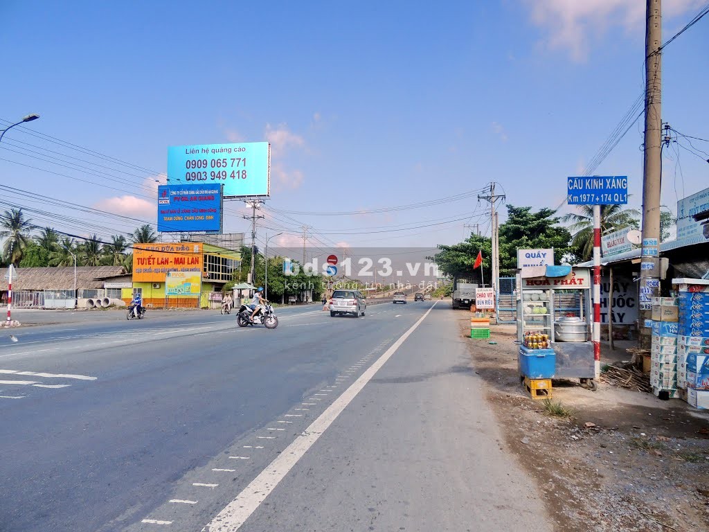 Nhà lầu mặt tiền QL1A cầu Long Định. Châu Thành Tiền Giang. Diện tích 158m2