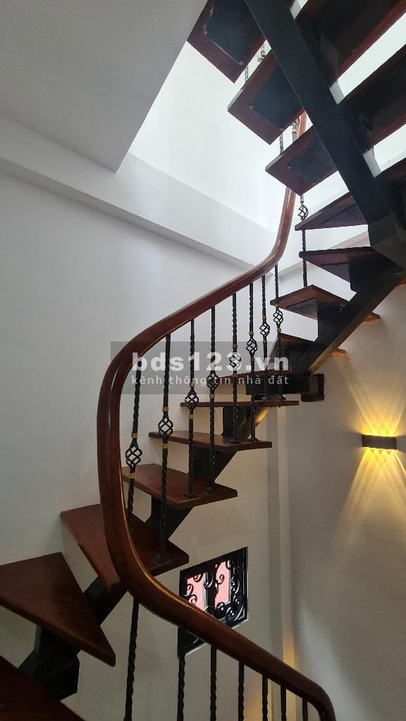 Nhà trung tâm Hai Bà Trưng - Sau 1 nhà ra phố Minh Khai - 6 tầng thang máy đẹp long lanh