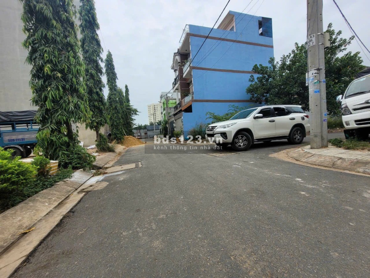 Nhà 1t3l 4pn, 3wc hẻm xe tải. oto đậu trong nhà hoặc ngoài, nội thất cơ bản đầy đủ