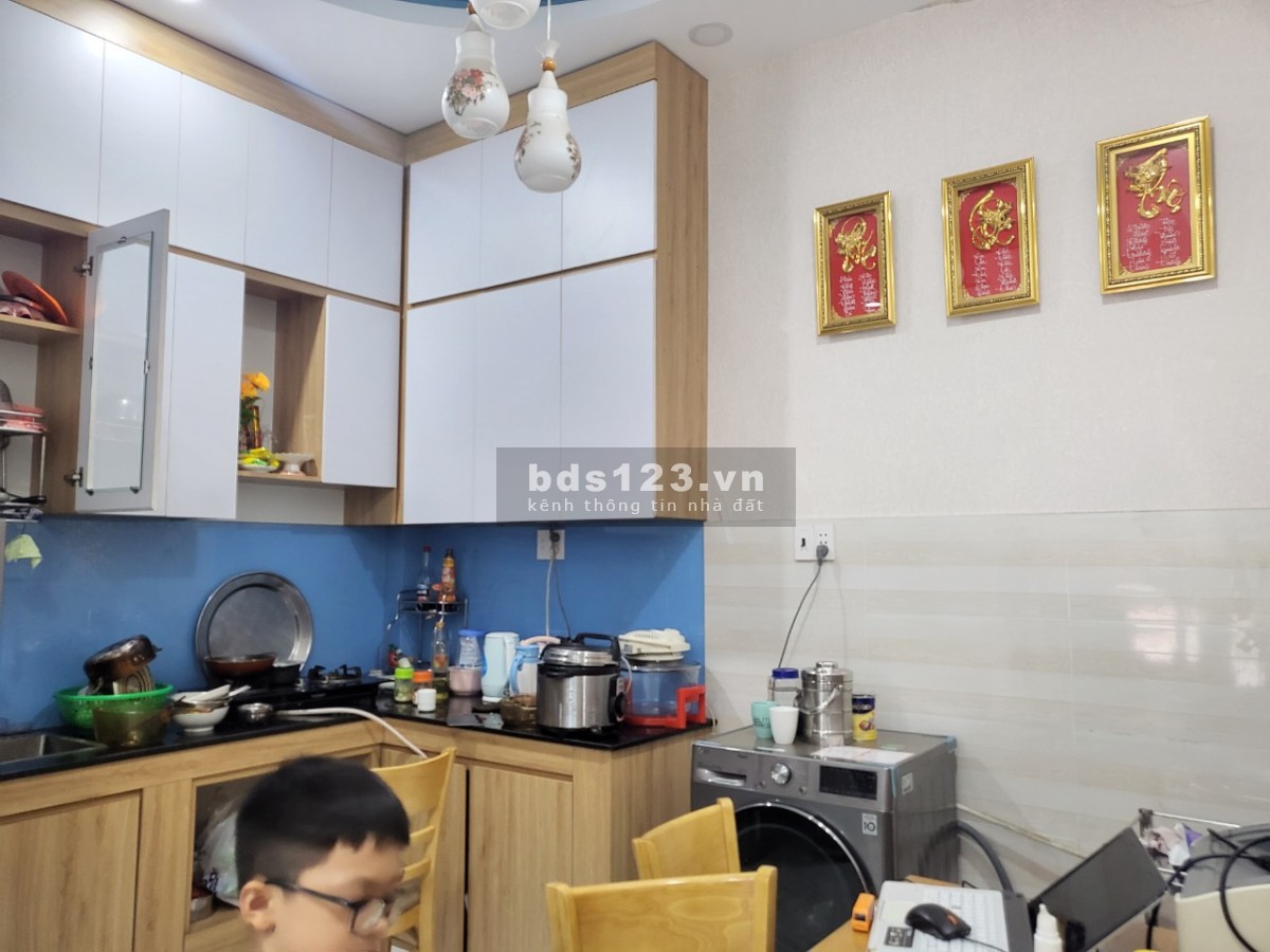 Nhà 1t3l 4pn, 3wc hẻm xe tải. oto đậu trong nhà hoặc ngoài, nội thất cơ bản đầy đủ